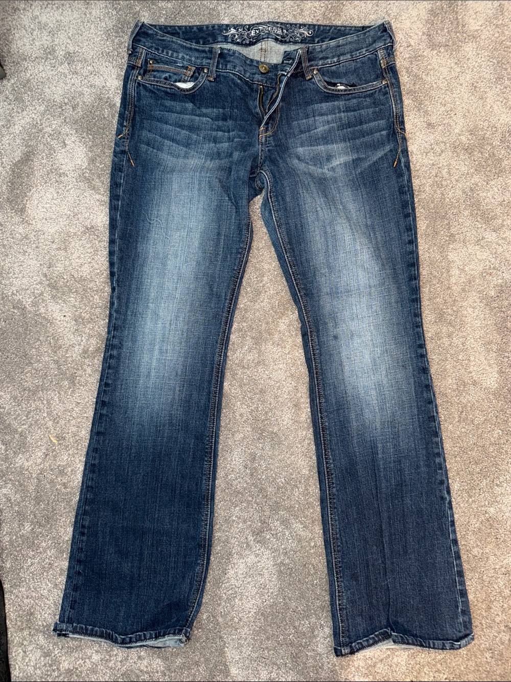 Express Low Rise Women’s Bootcut Jeans in Dark Blue Wash
